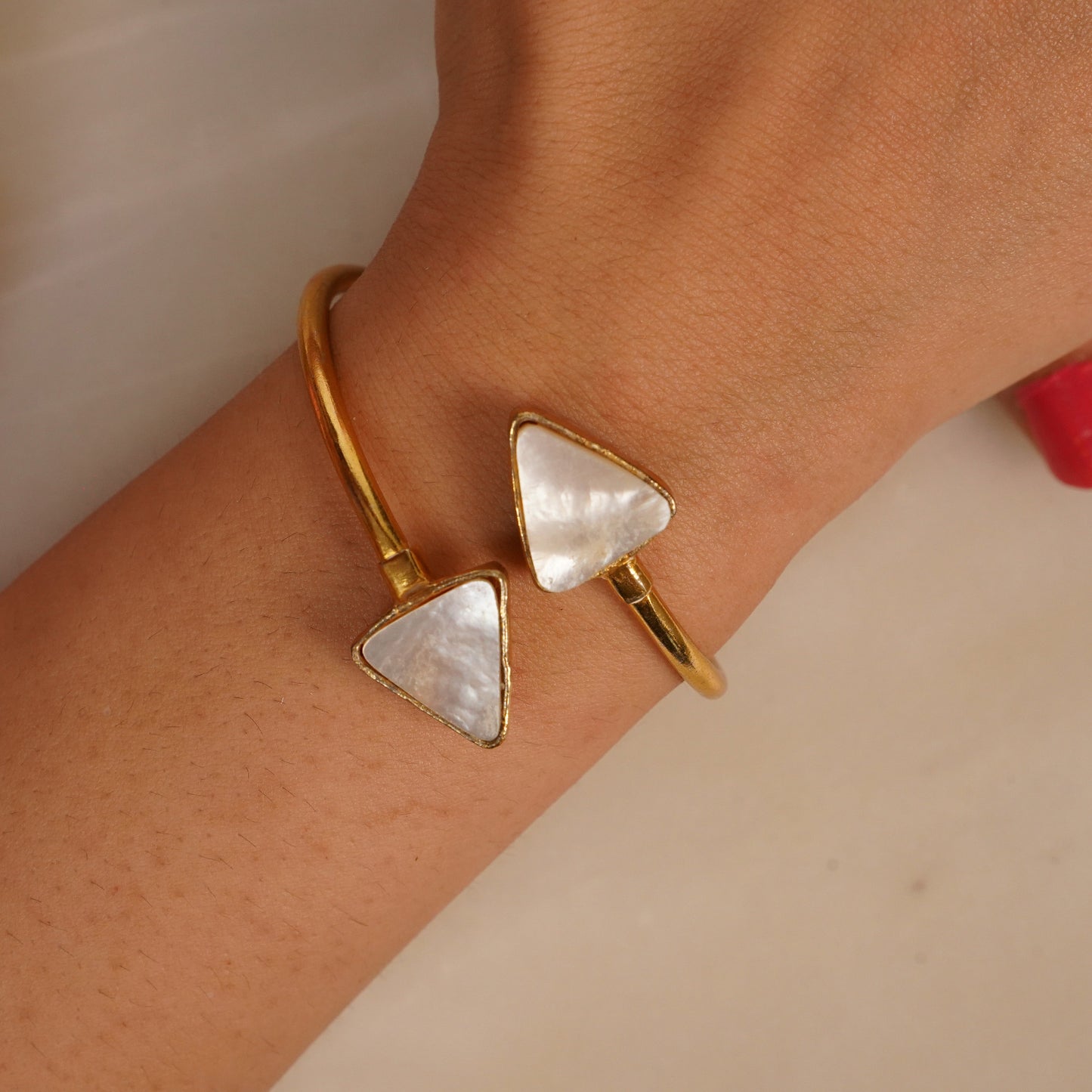 KIWI MOTHER OF PEARL HANDCUFF