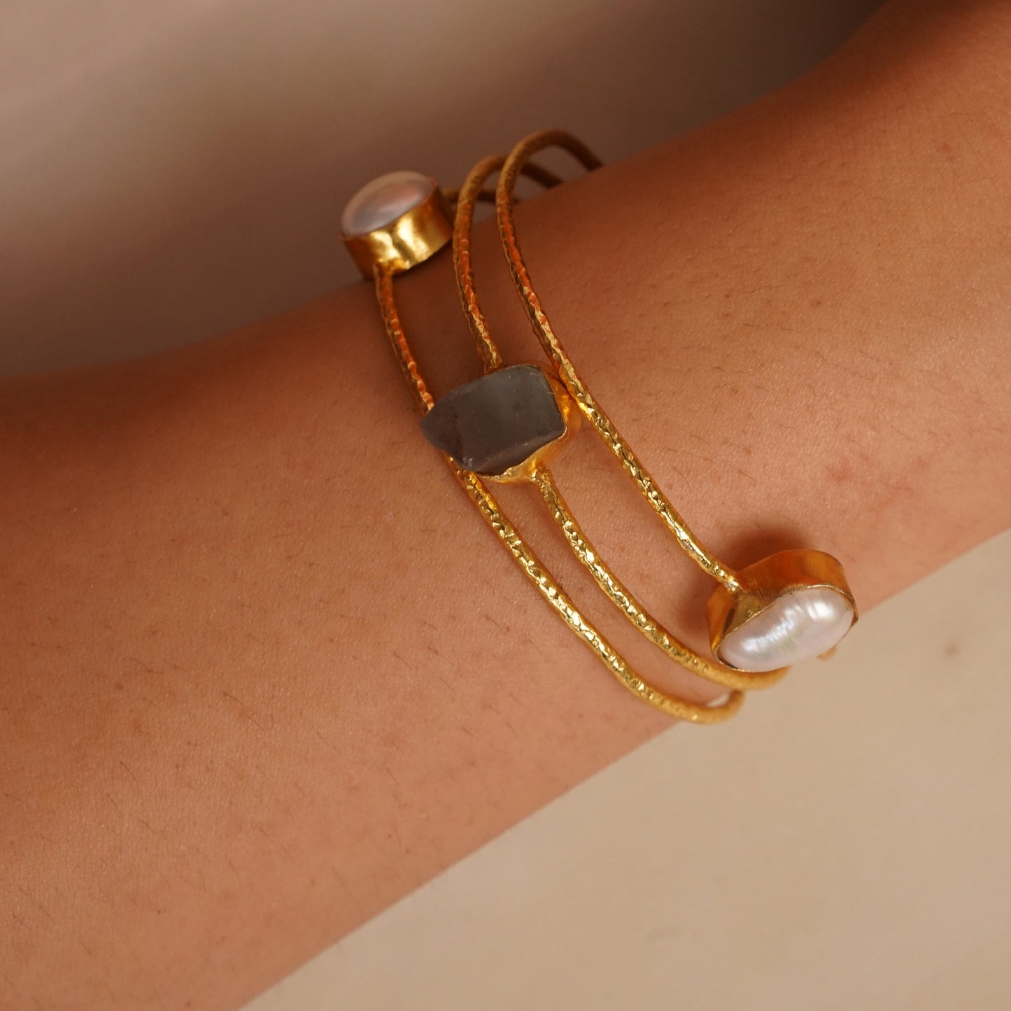 FLAX ROUGH STONE HANDCUFF