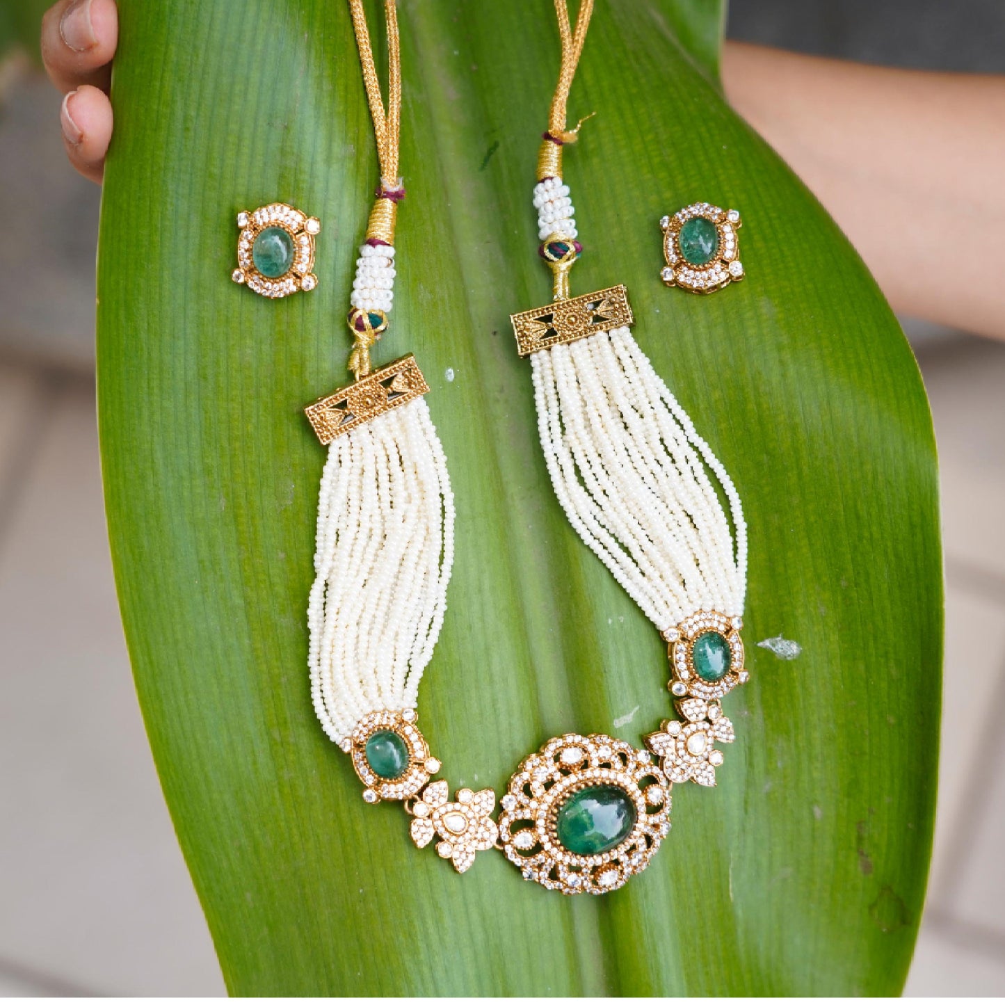 MIRIYA MOISSANITE GREEN DOUBLET STONE NECKLACE SET