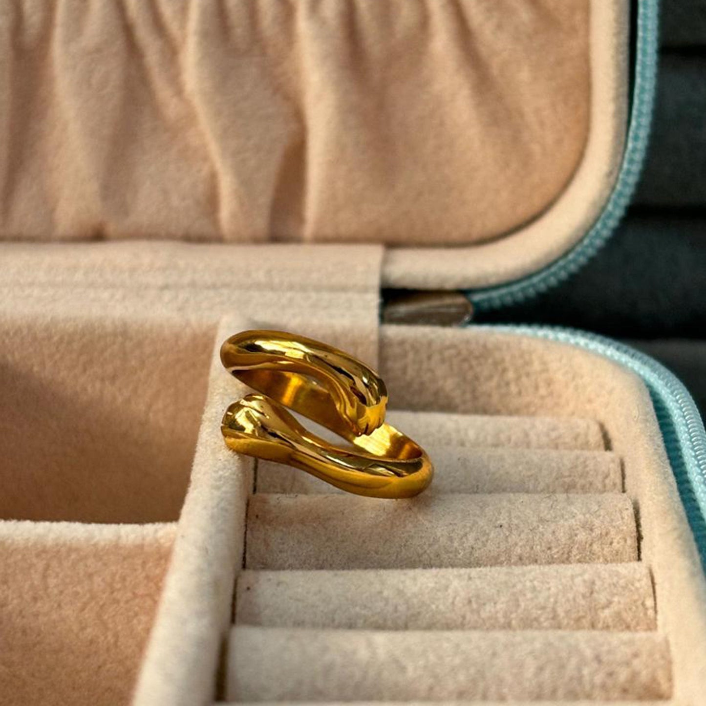 Hug Ring