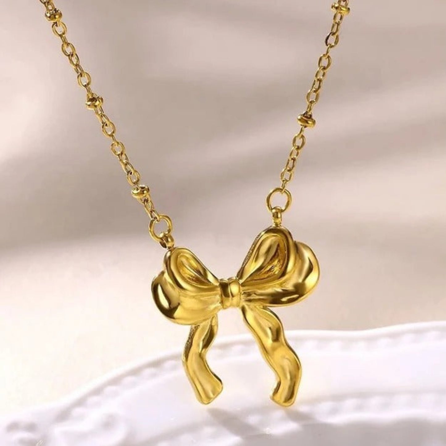 BOW NECKLACE