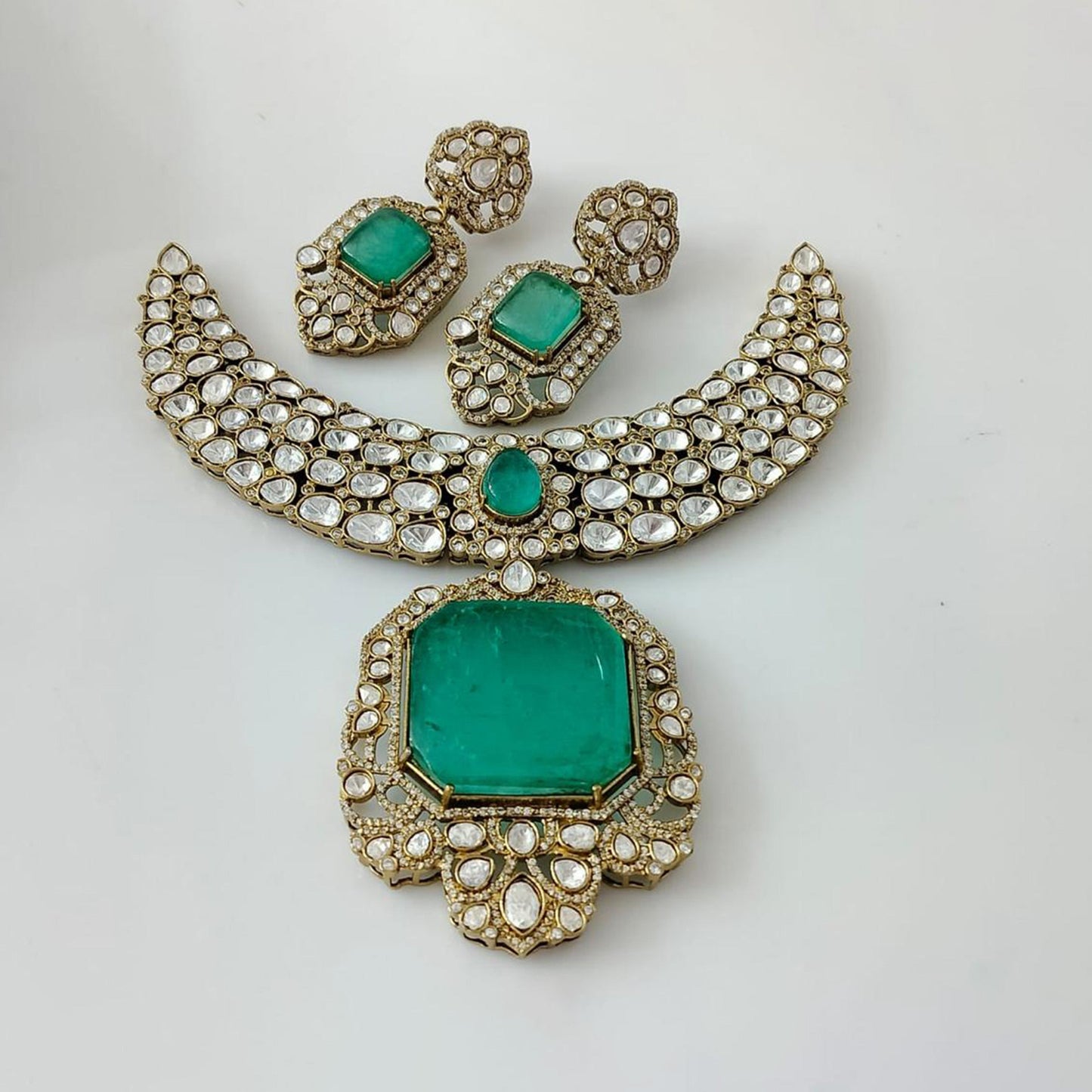 EMERALD MAJESTY KUNDAN SET
