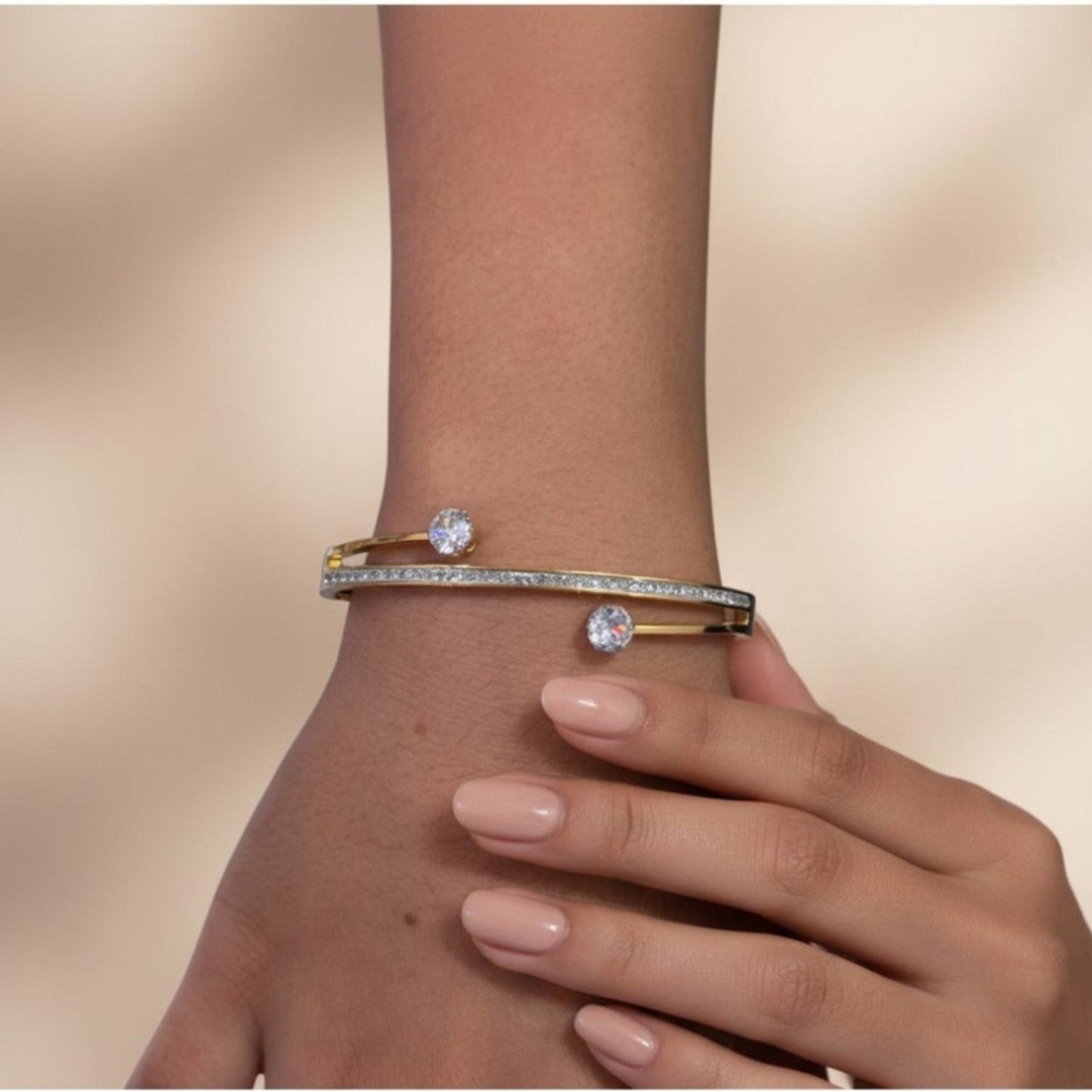 EVARA CRYSTAL BANGLE