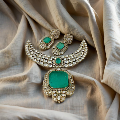 EMERALD MAJESTY KUNDAN SET
