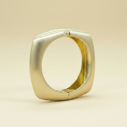 MONARCH SCULPTED BANGLE